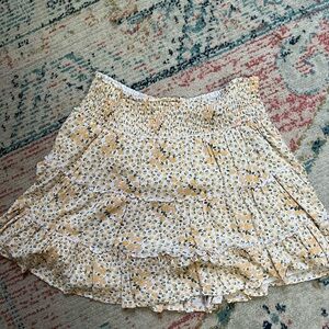 American Eagle L yellow and white flower mini skirt